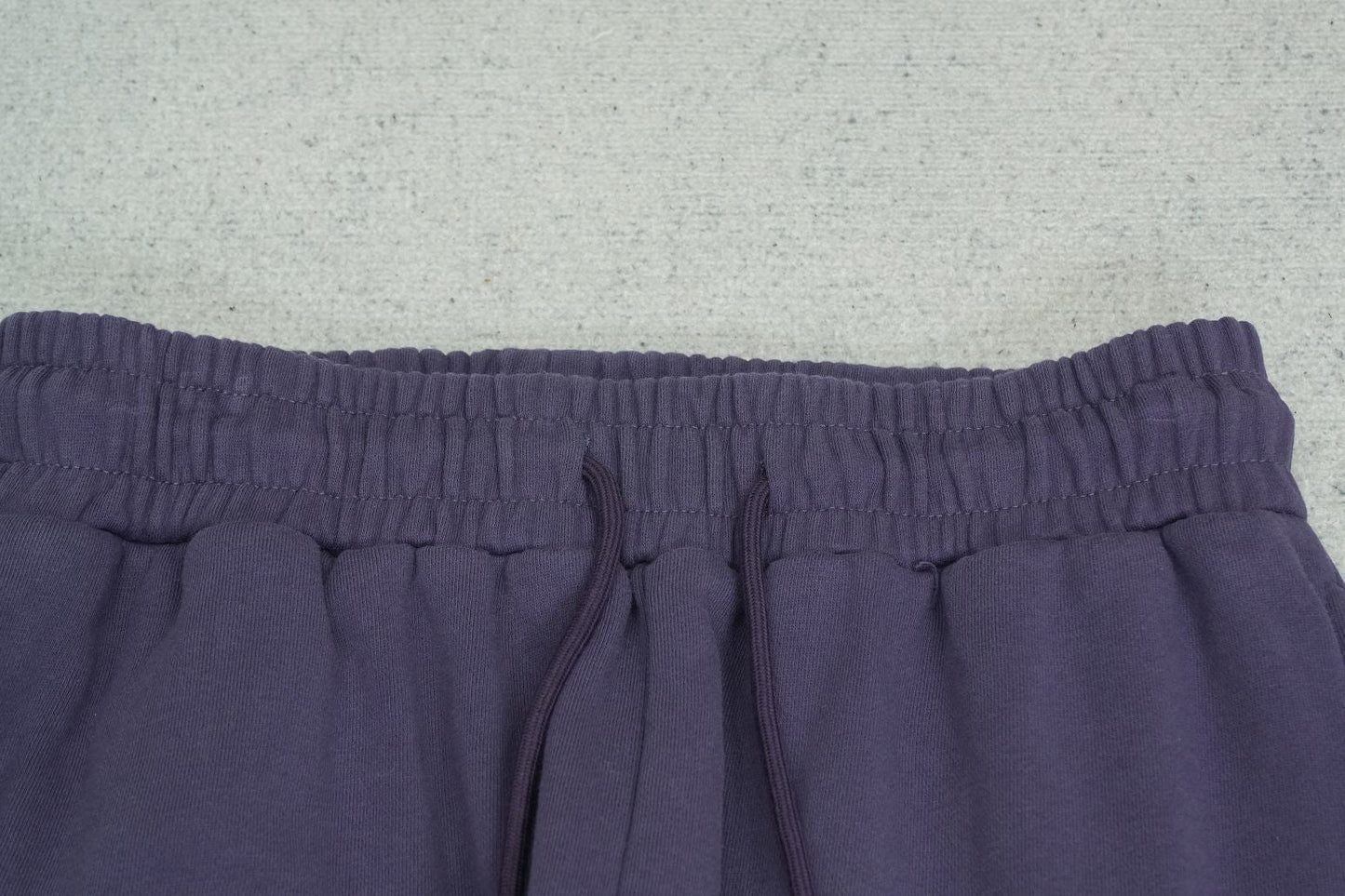 D - SWEATPANTS