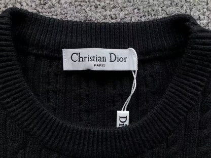 D - SWEATER