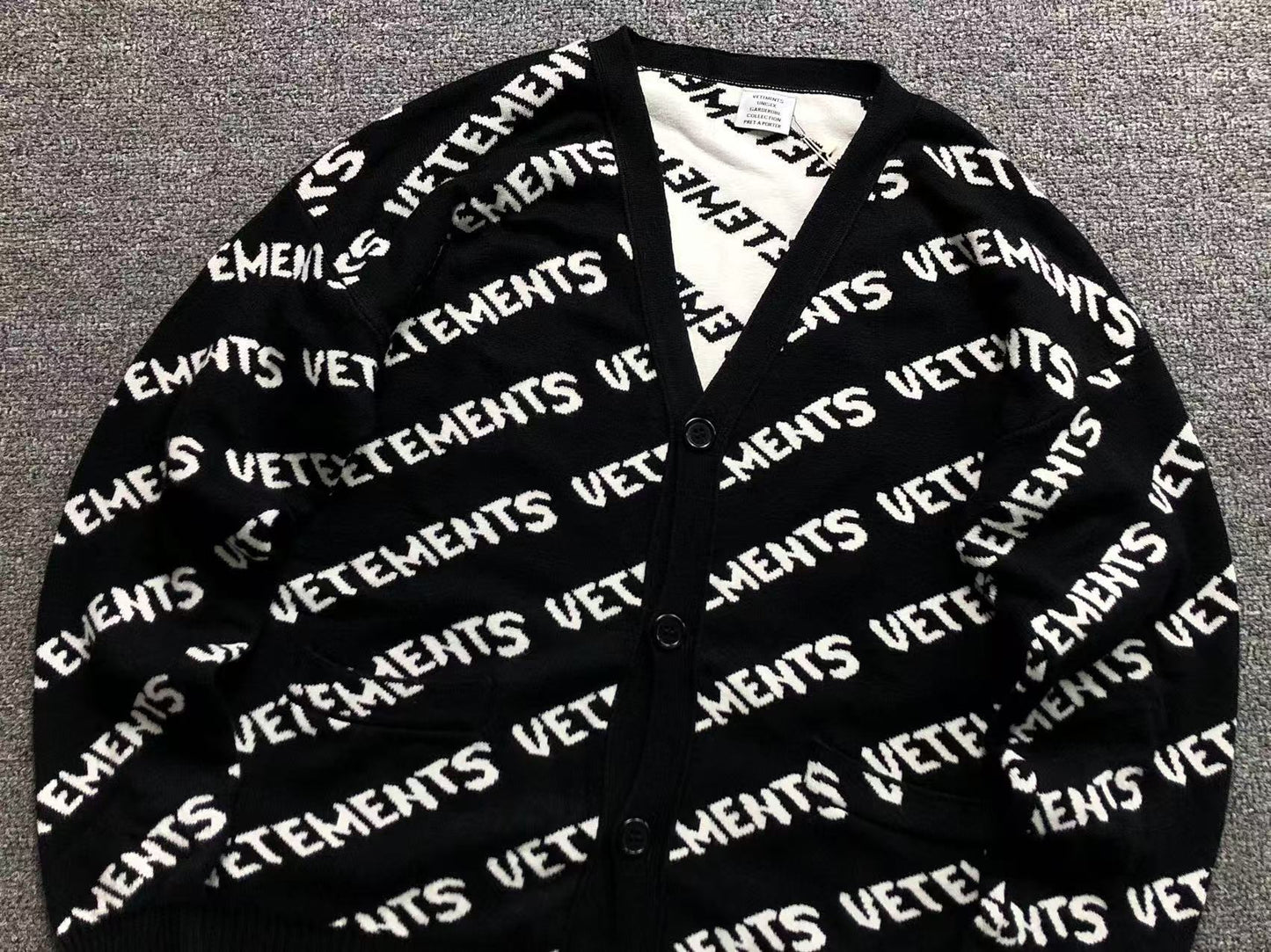 V - SWEATER