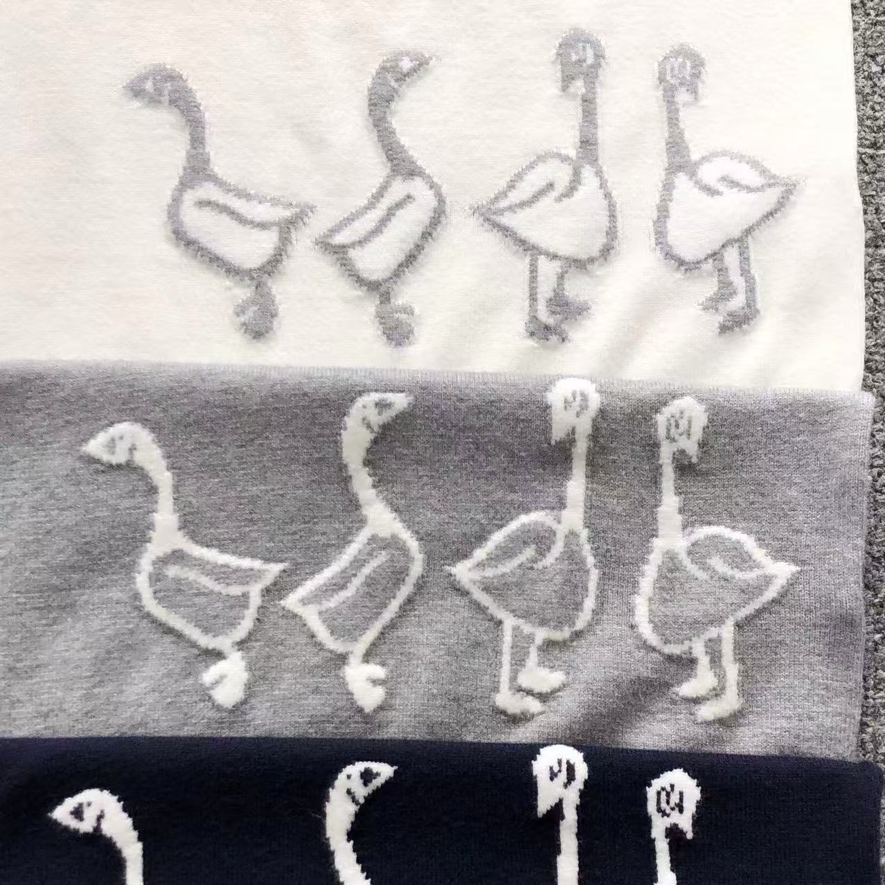 T - SWEATER