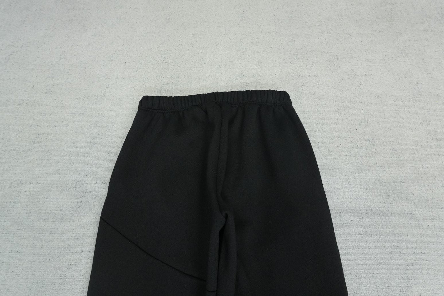 S - SWEATPANTS
