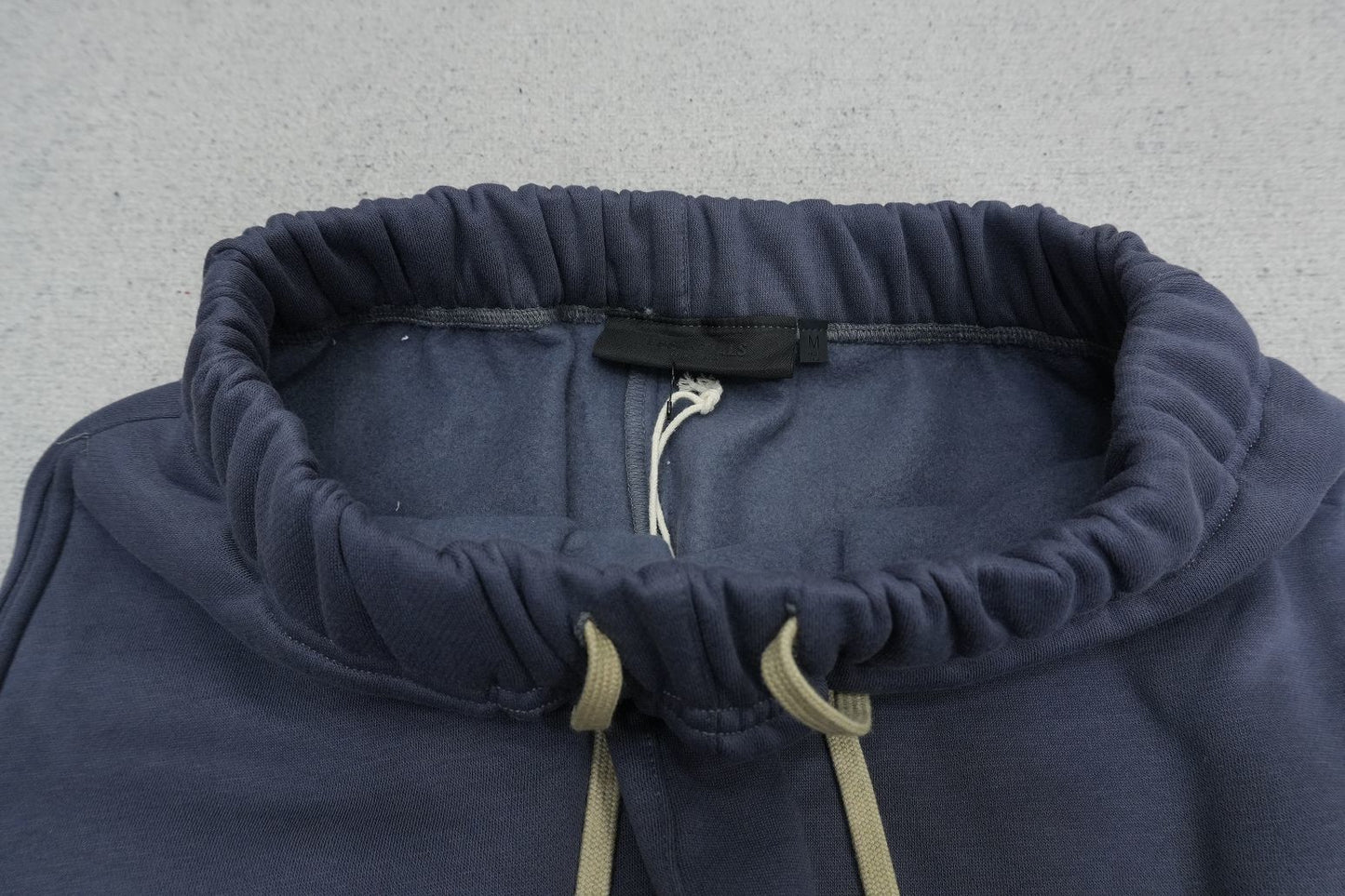 F - SWEATPANTS