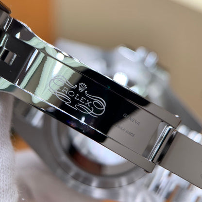 M - Watch