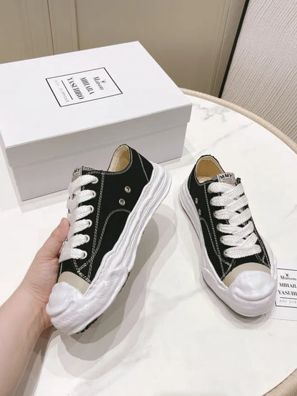 A - SNEAKERS