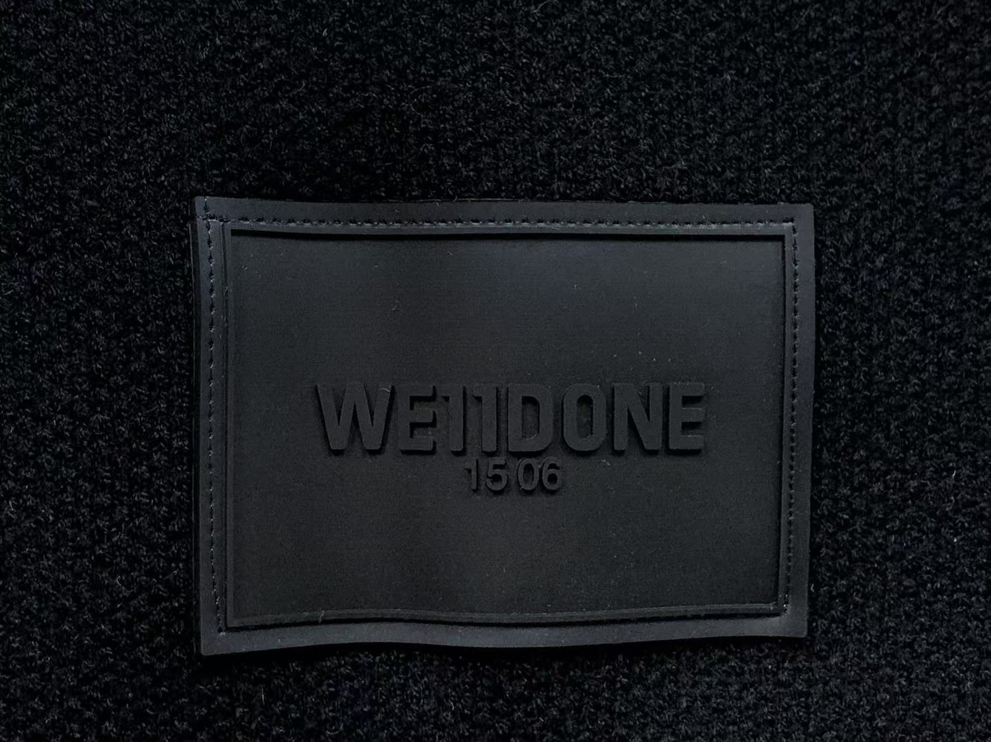 W - SWEATER