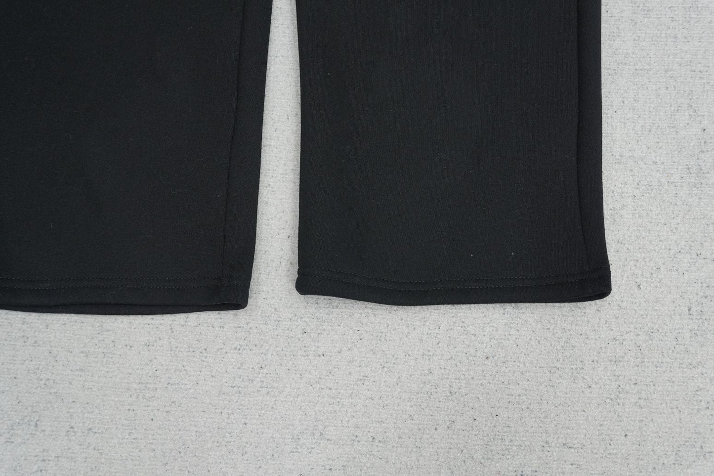 B - SWEATPANTS