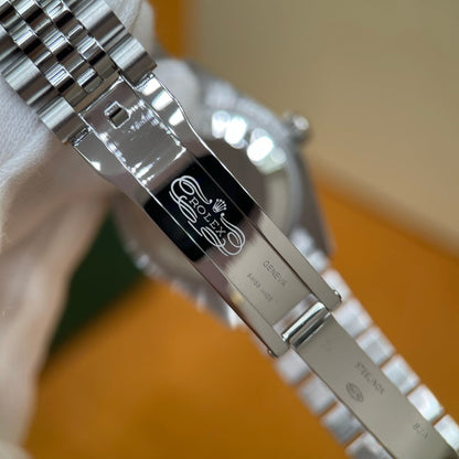 M - Watch