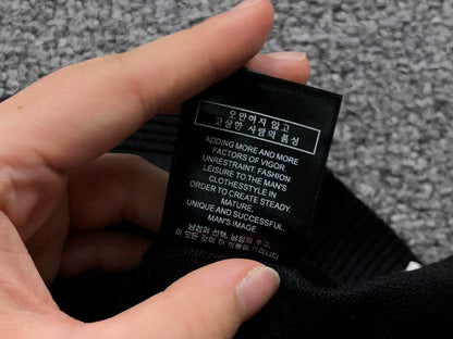 T - SWEATER