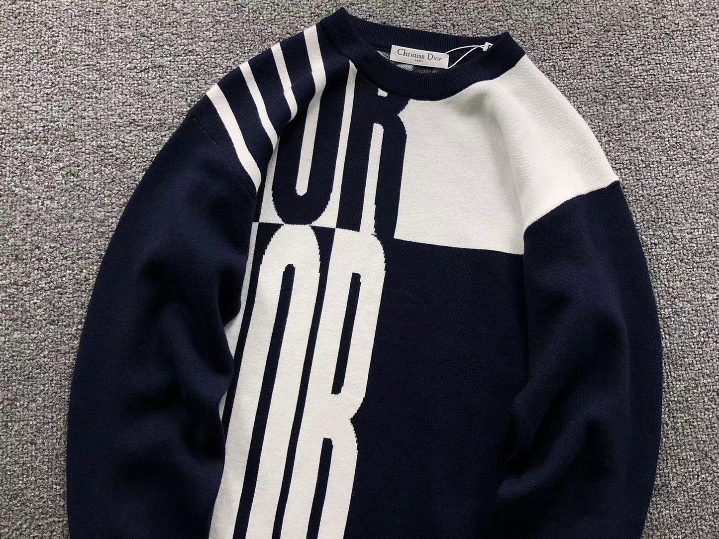 D - SWEATER