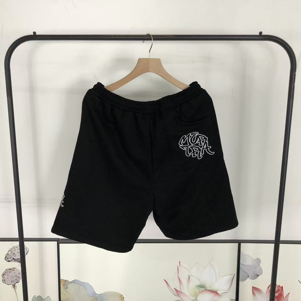 M - SHORTS