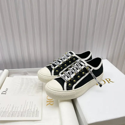 D - SNEAKERS