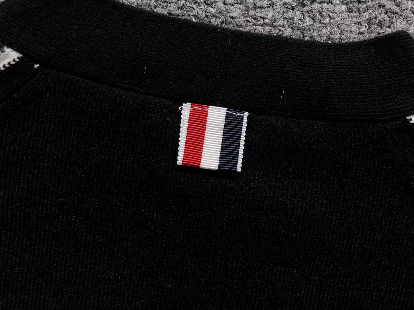 T - SWEATER