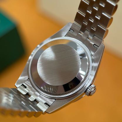 M - Watch