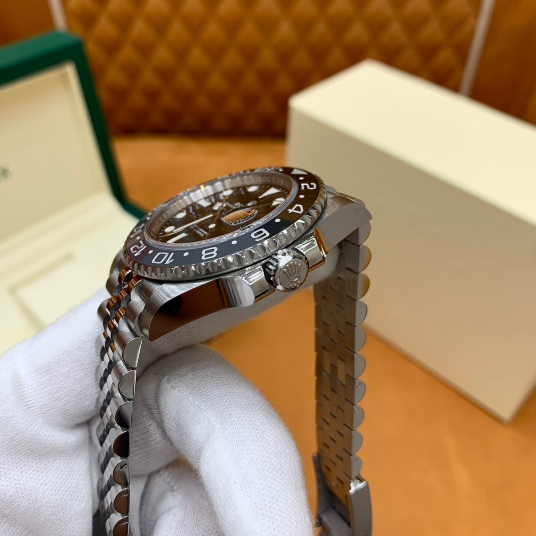 M - Watch
