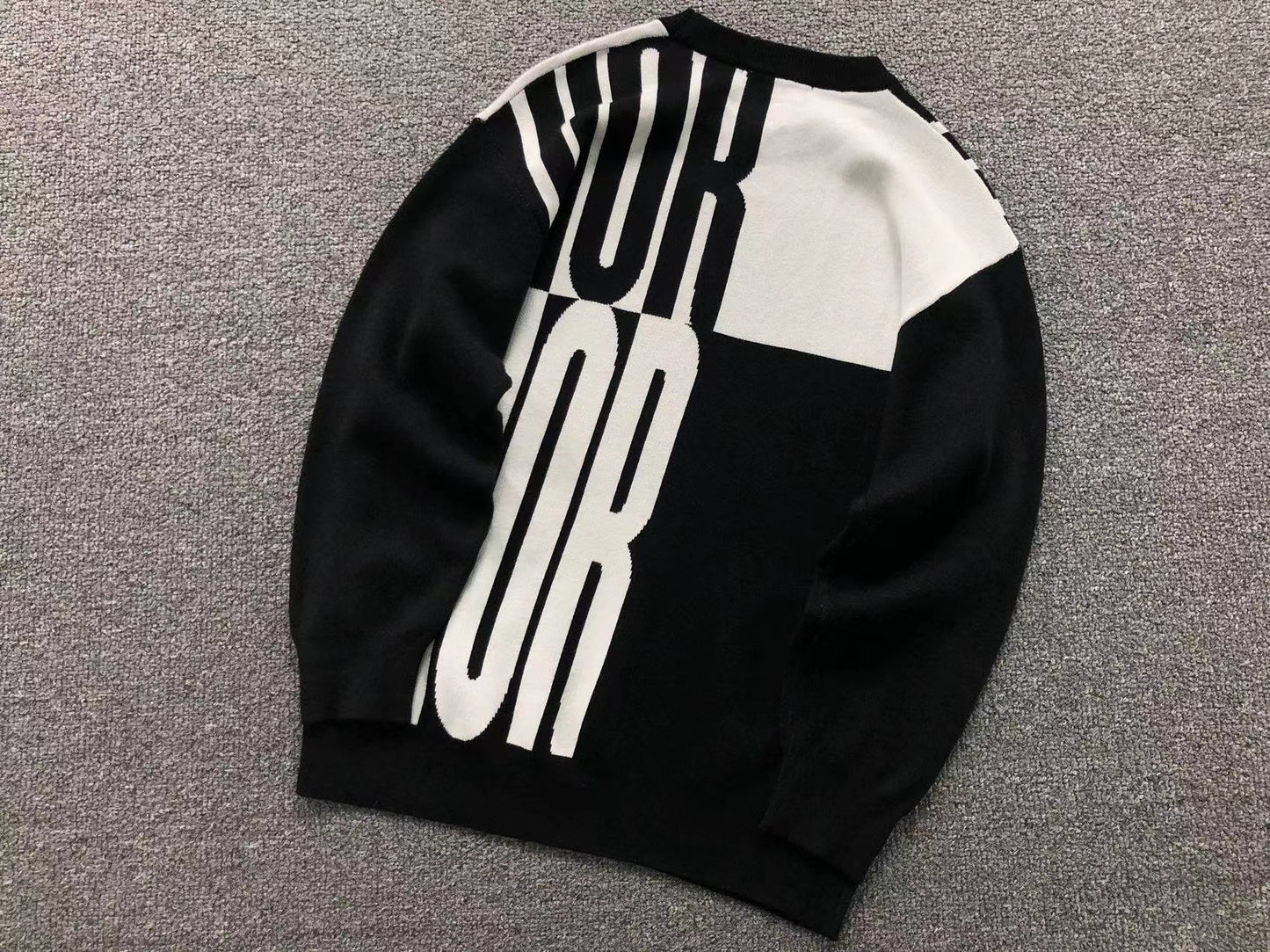 D - SWEATER