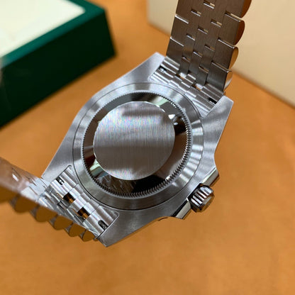 M - Watch