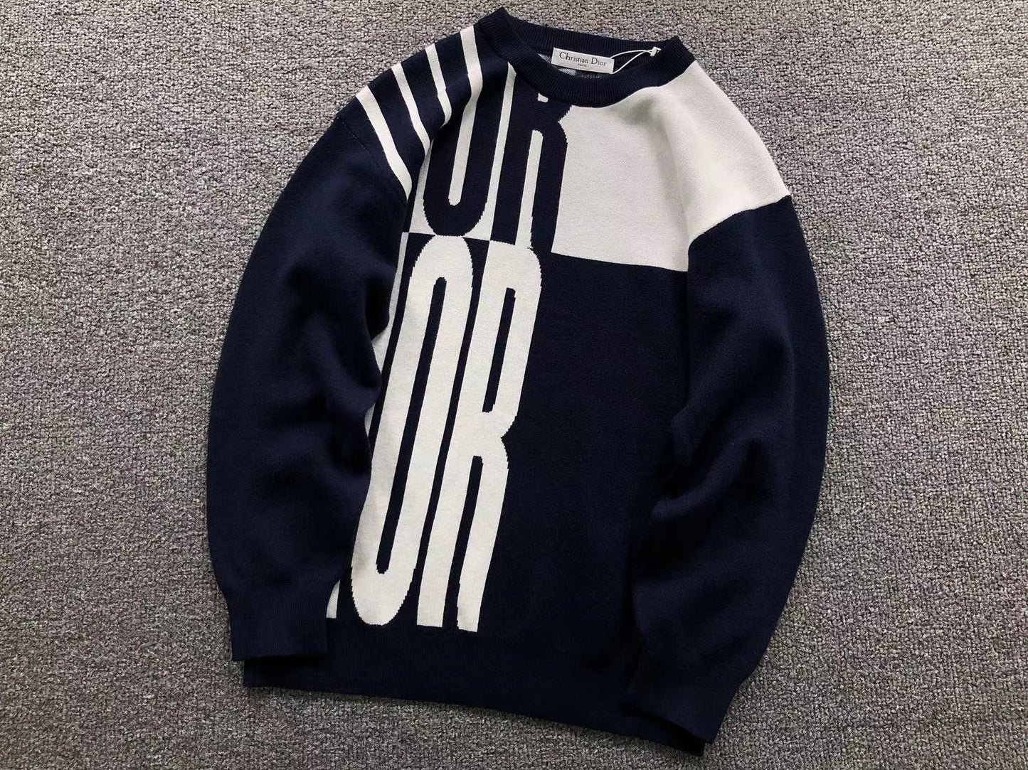 D - SWEATER
