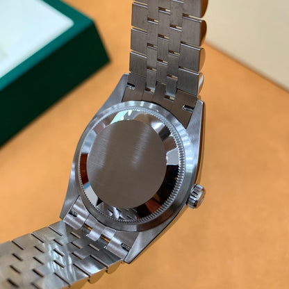 M - Watch