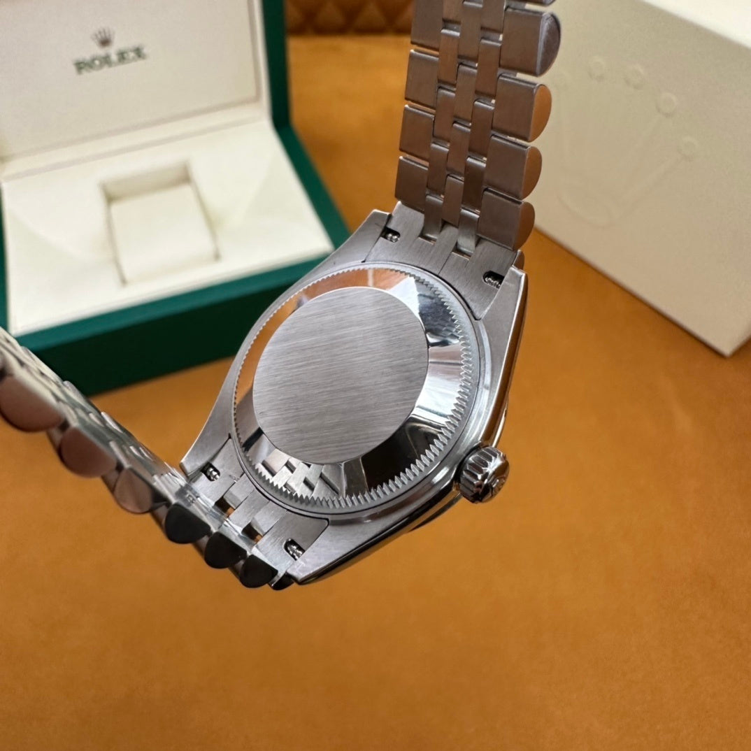 M - Watch