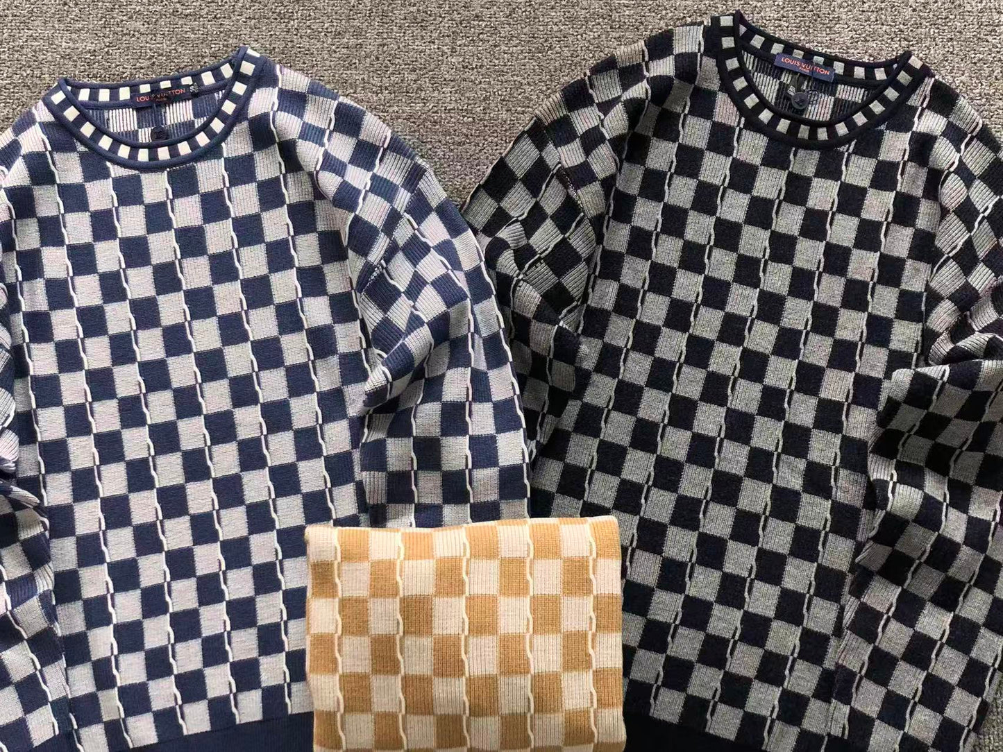 L - SWEATER