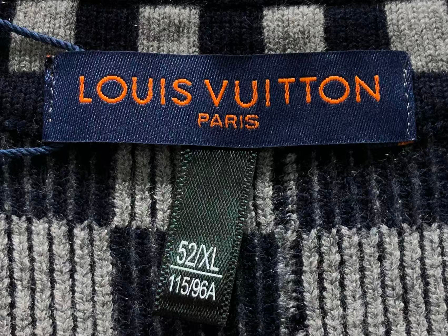 L - SWEATER