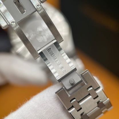 P - Watch