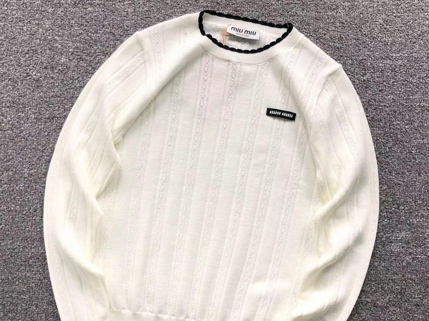 M - SWEATER