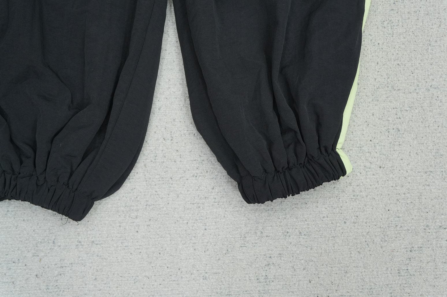 C - SWEATPANTS