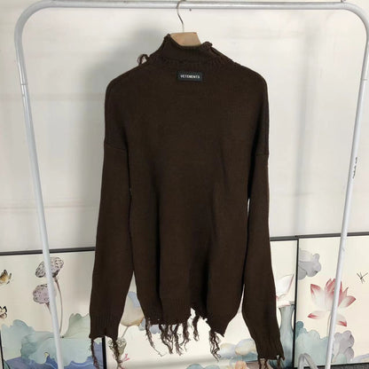 V - SWEATER