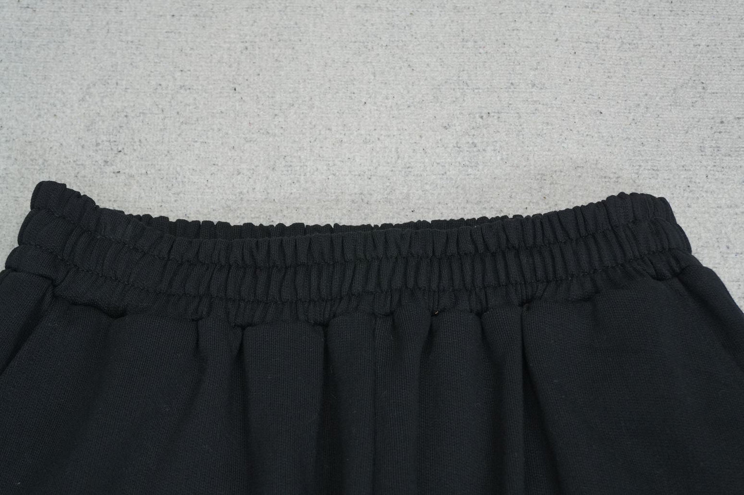 T - SWEATPANTS