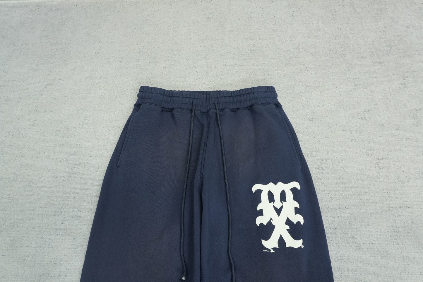 S - SWEATPANTS