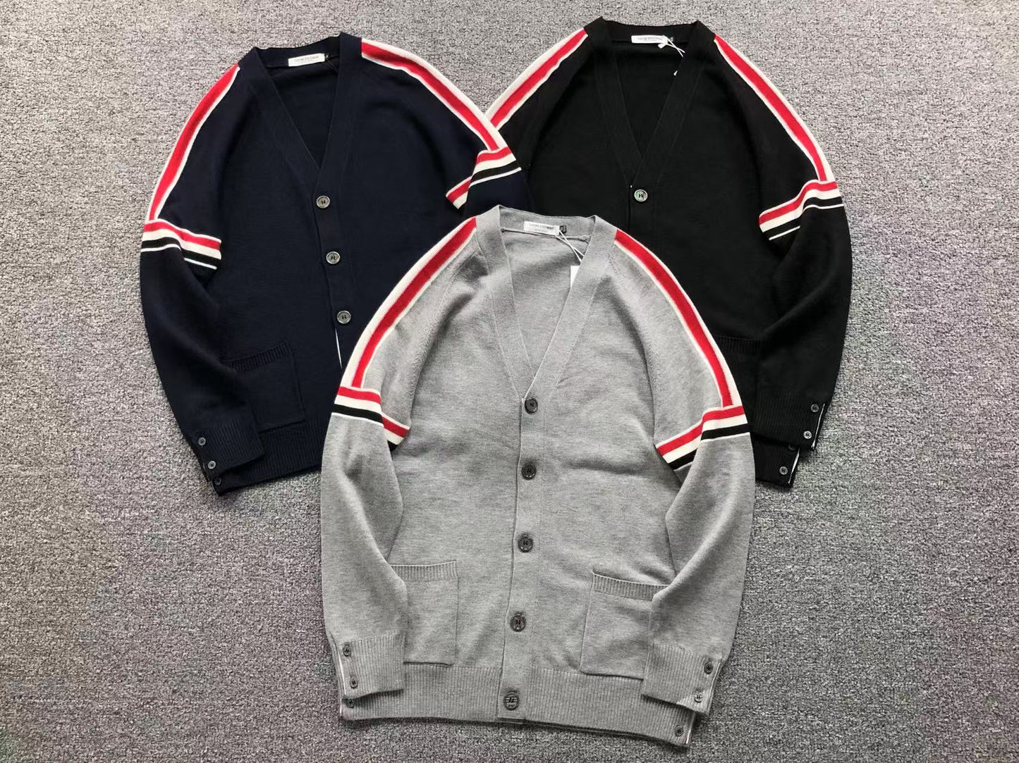 T - SWEATER