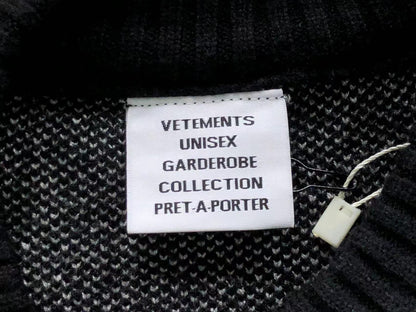 V - SWEATER