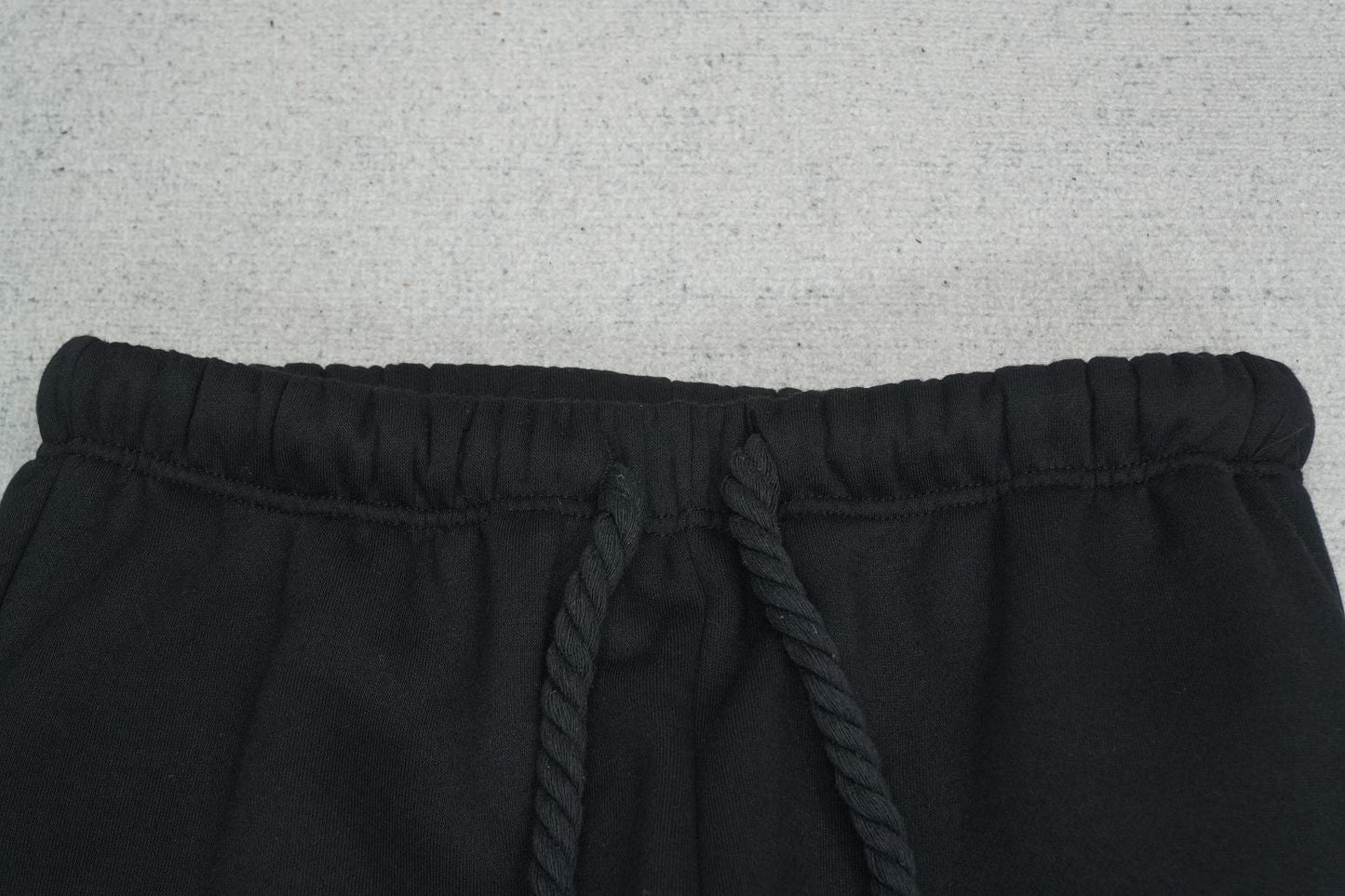 S - SWEATPANTS