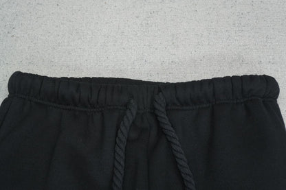 S - SWEATPANTS