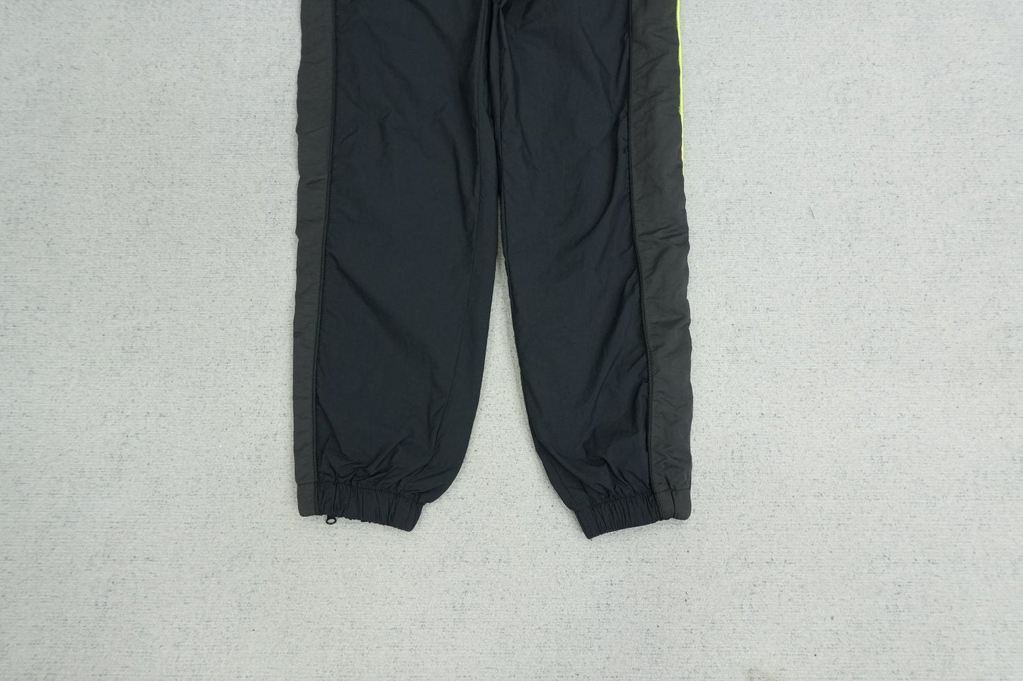 S - SWEATPANTS