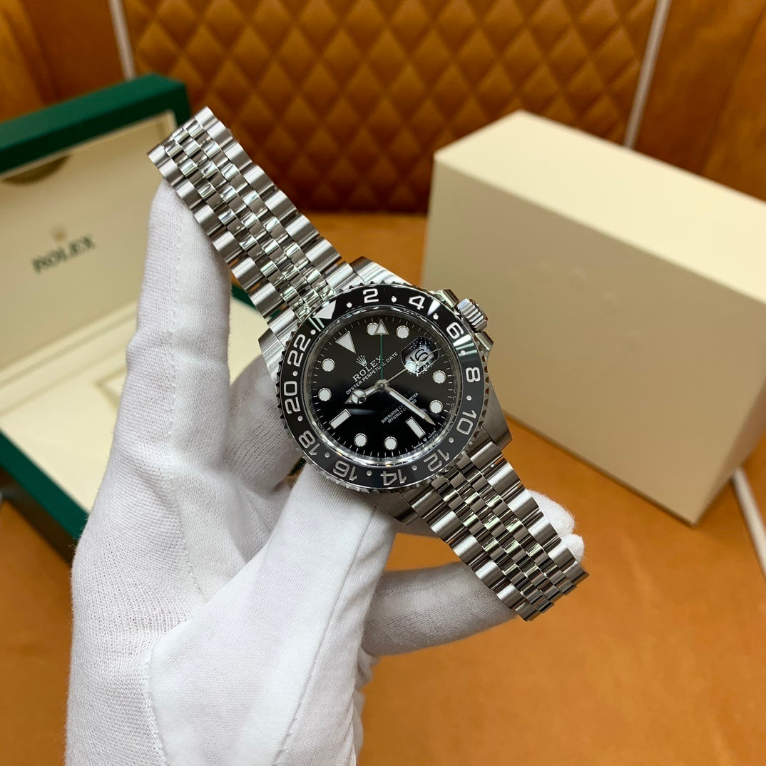 M - Watch