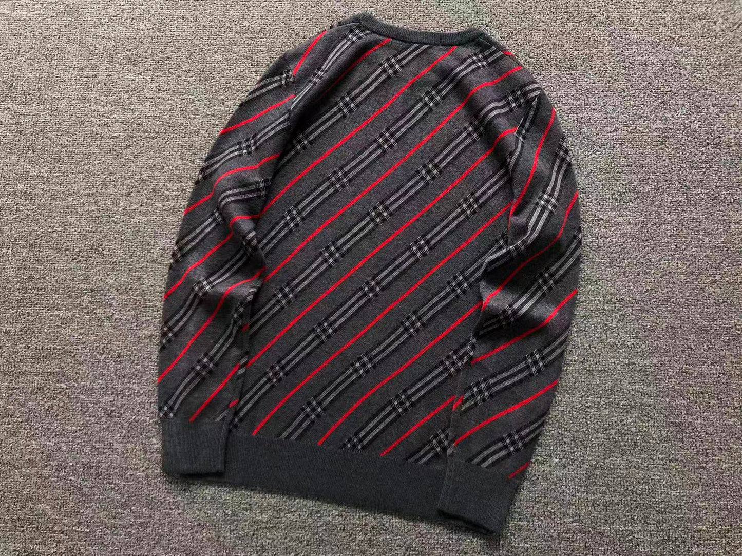 B - SWEATER
