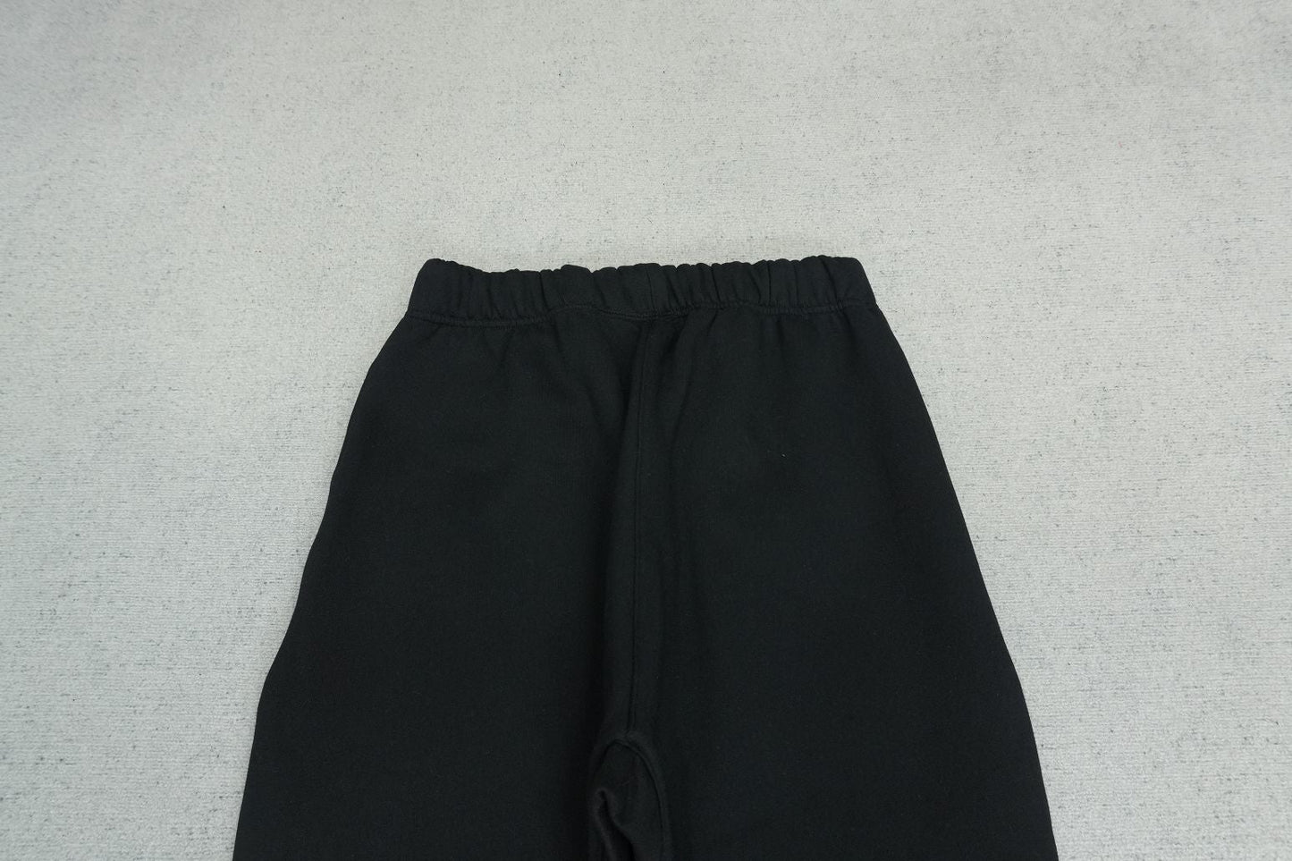 F - SWEATPANTS