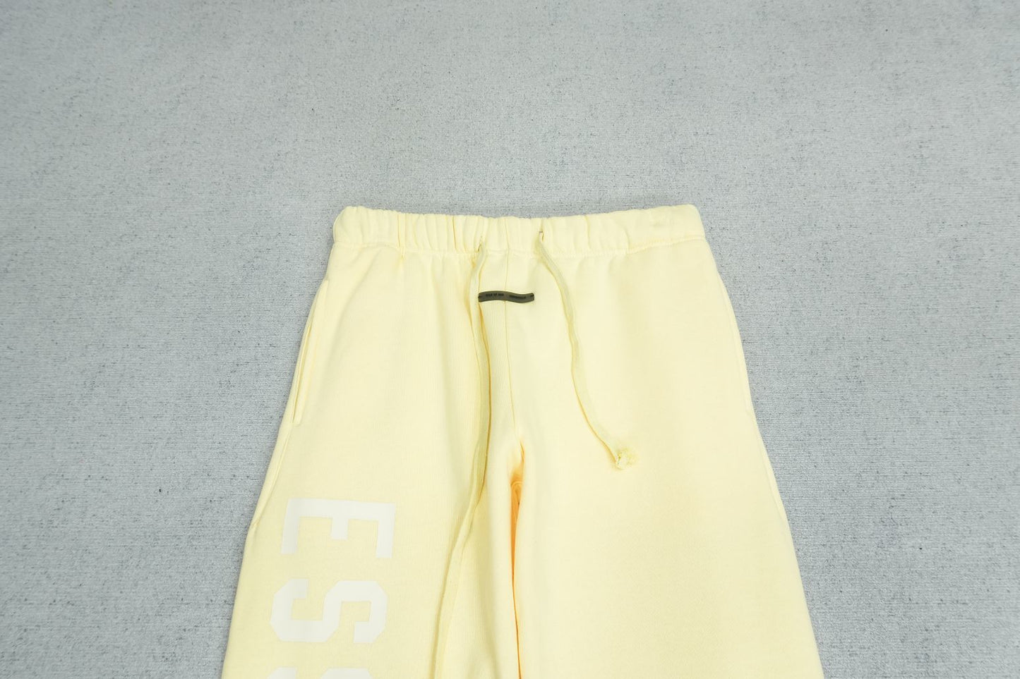 F - SWEATPANTS
