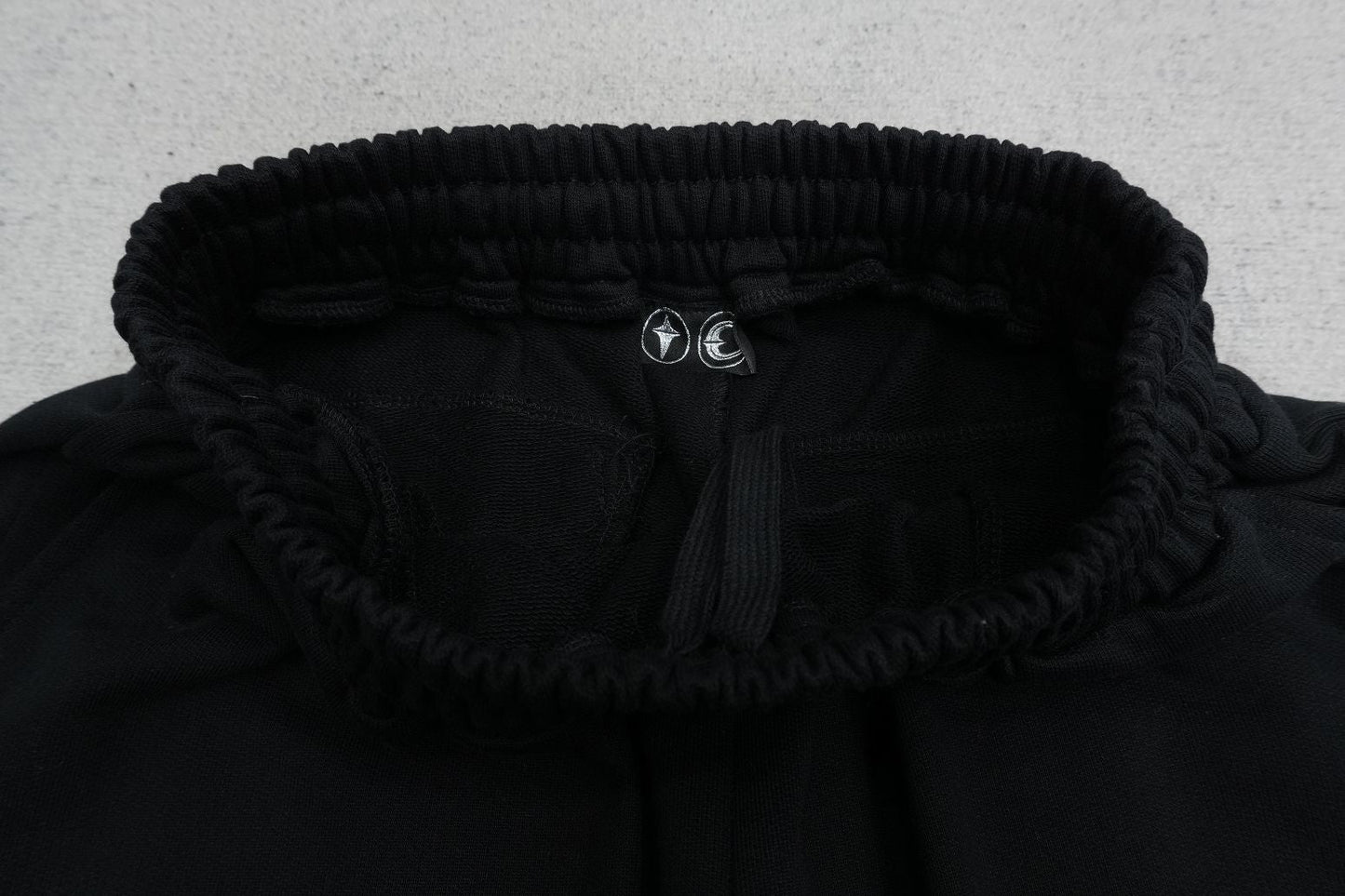 T - SWEATPANTS