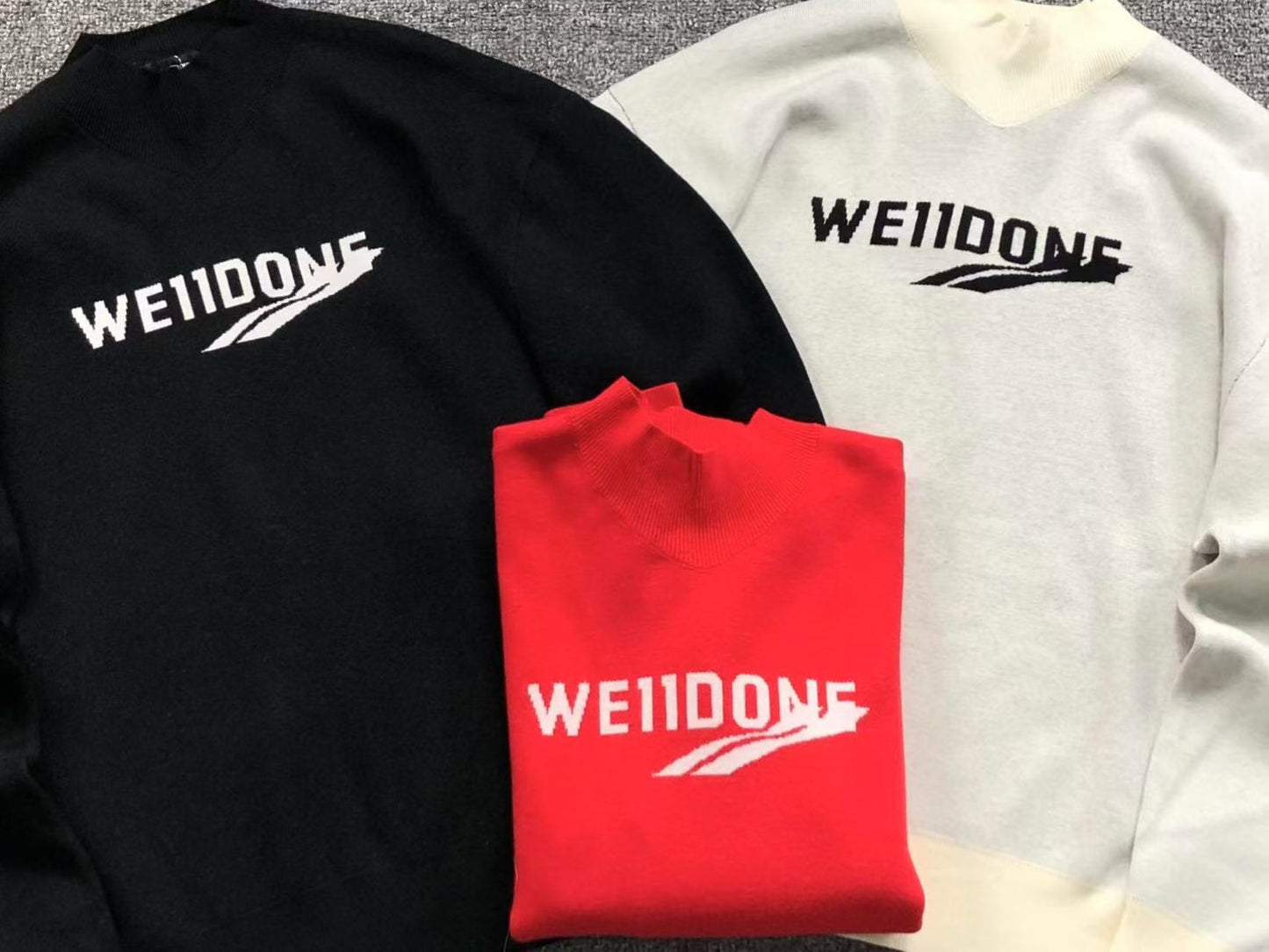 W - SWEATER