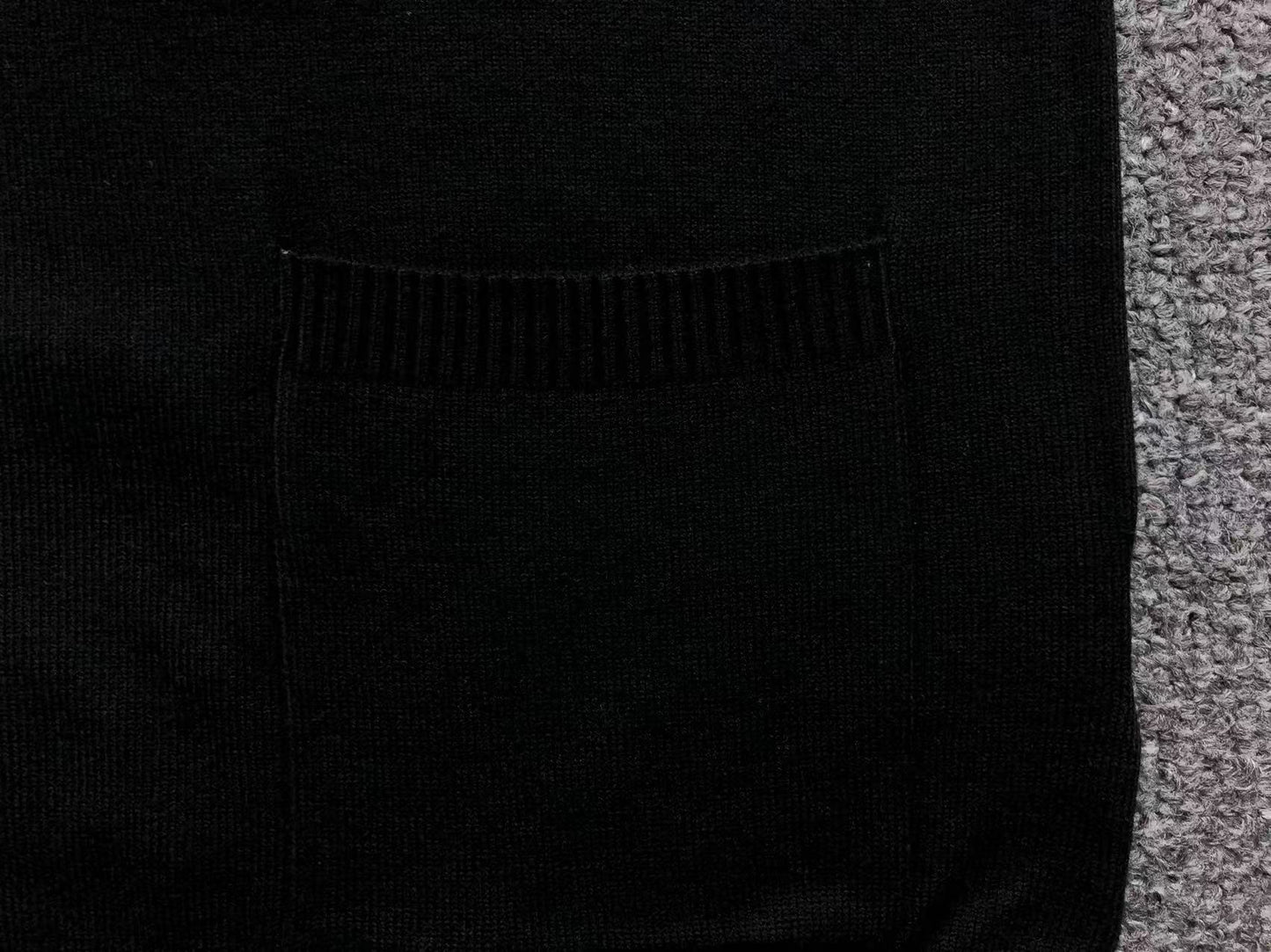 T - SWEATER