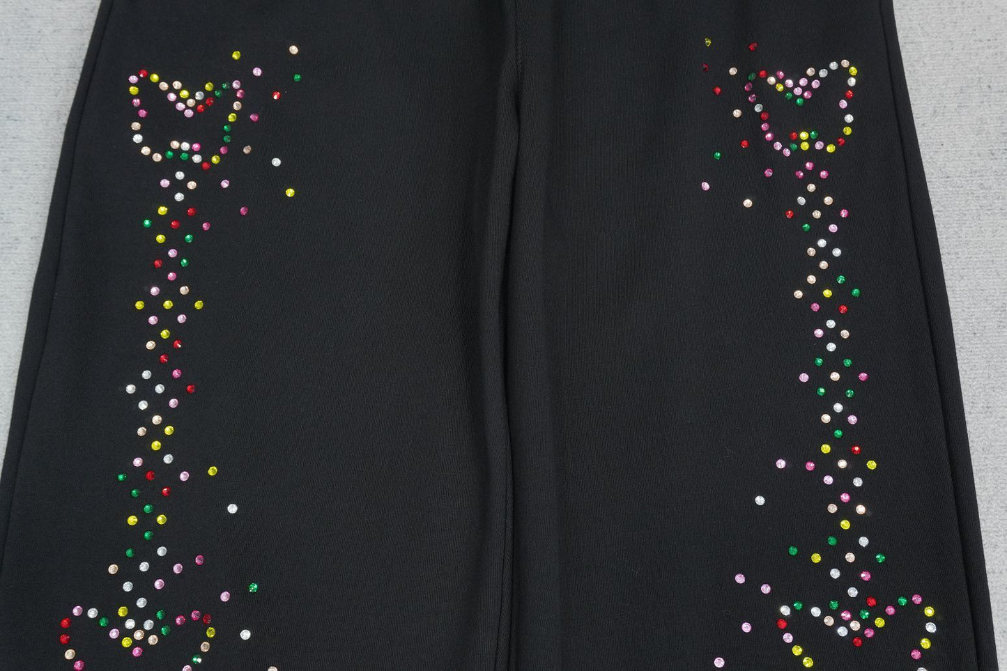 B - SWEATPANTS
