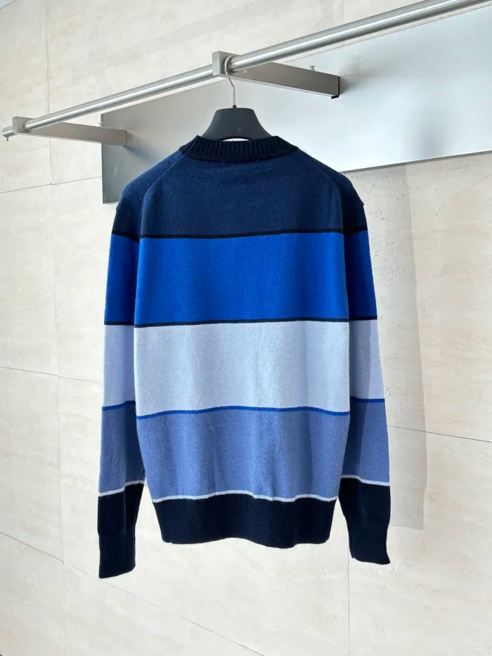 D - SWEATER