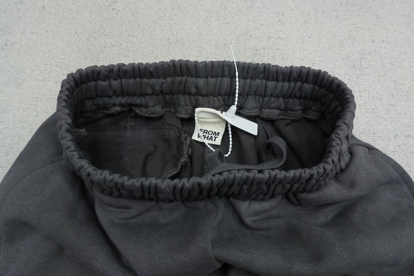 F - SWEATPANTS