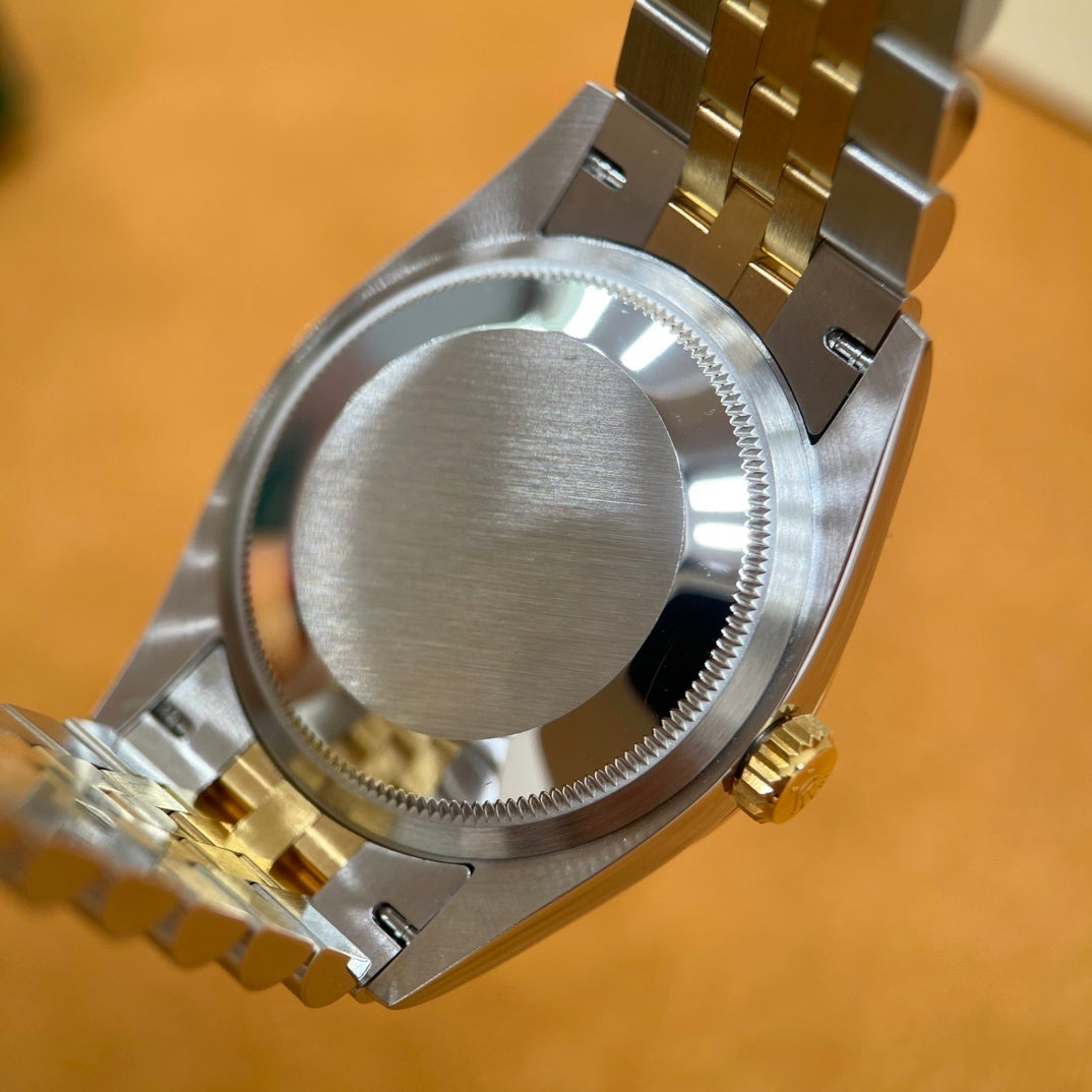 M - Watch