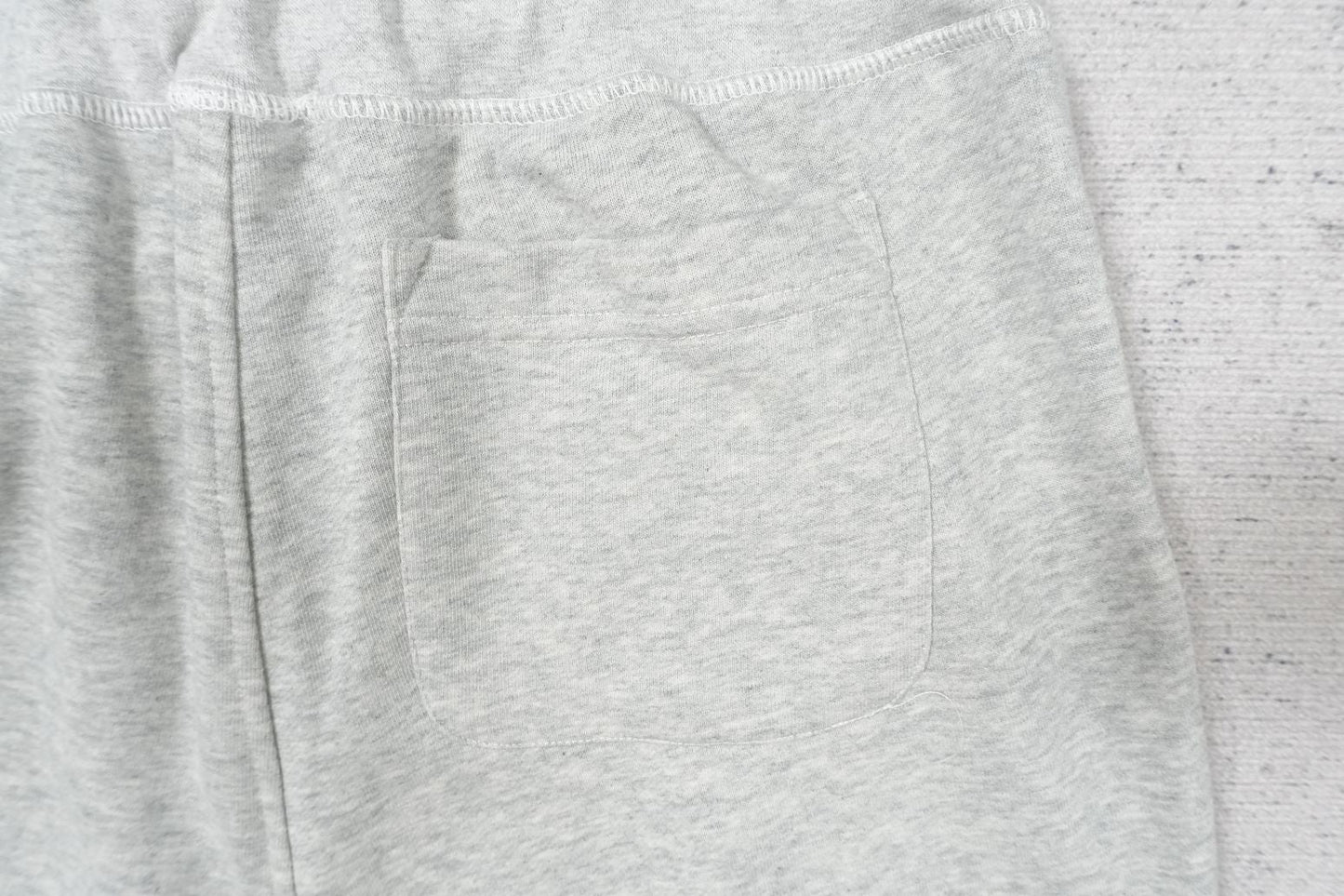 L - SWEATPANTS