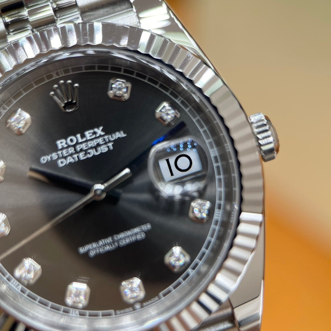 M - Watch