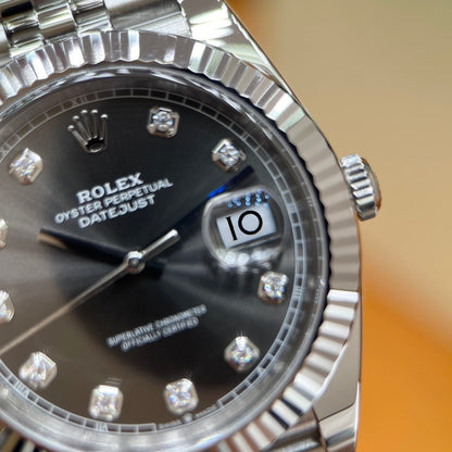 M - Watch